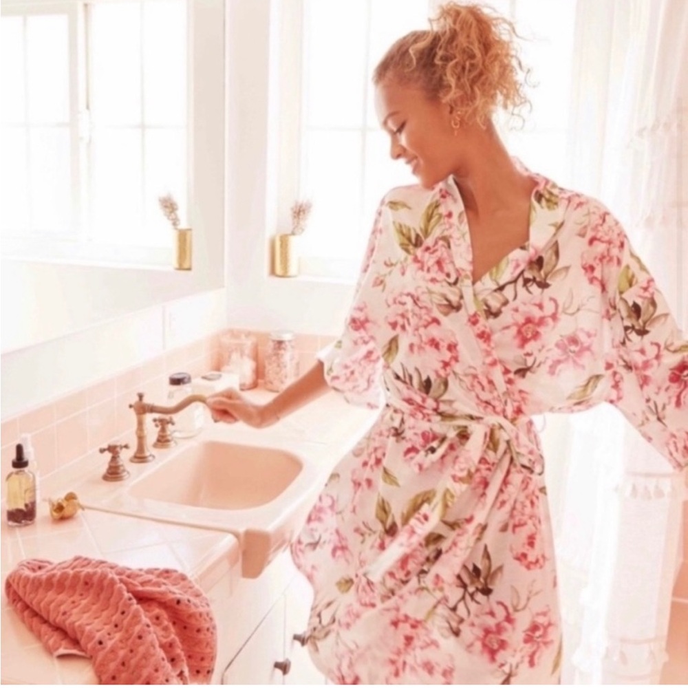 Show Me Your MuMu Brie Short Floral Robe w/ Tie Belt Sz O/S